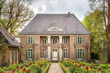 A photograph of the Liebermann-Villa in Berlin